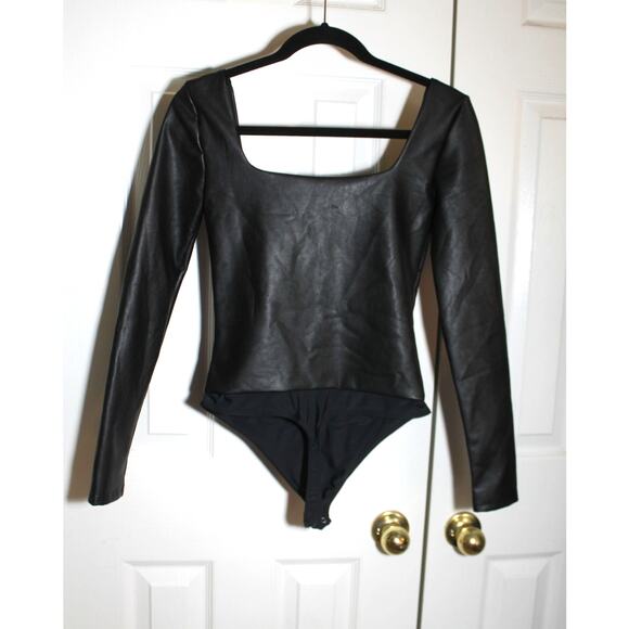 Aritzia Ten by Babaton Black Vegan Leather LS Thong Bodysuit Sz S - Picture 2 of 3